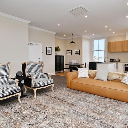 Kaiapoi Luxury Accommodation 2 - Bookahome ภายนอก รูปภาพ